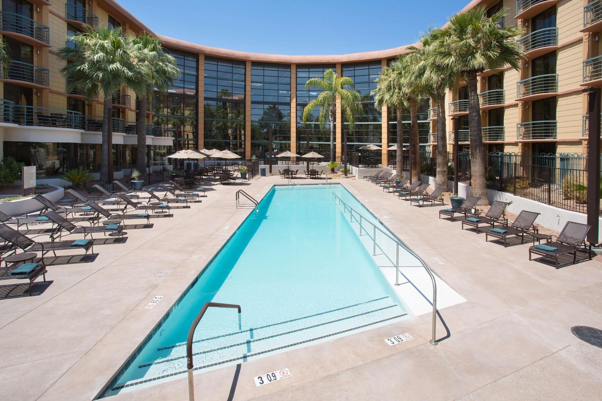 Embassy Suites By Hilton Phoenix Biltmore Exterior foto