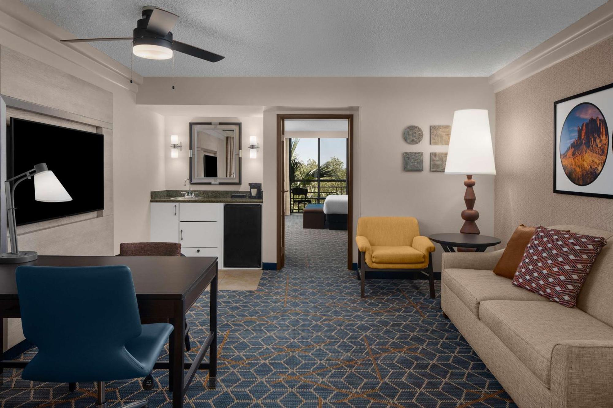 Embassy Suites By Hilton Phoenix Biltmore Exterior foto