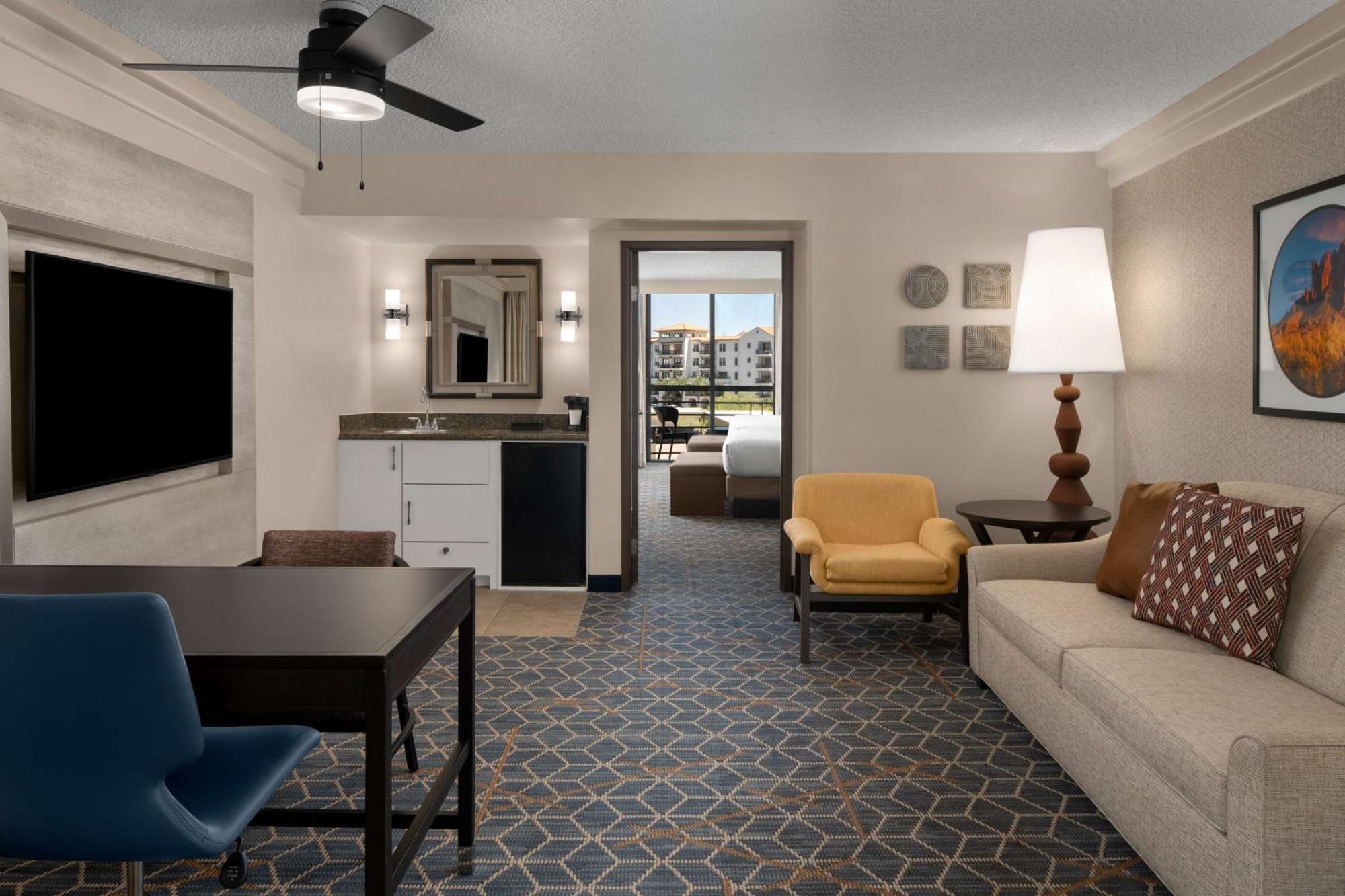 Embassy Suites By Hilton Phoenix Biltmore Exterior foto