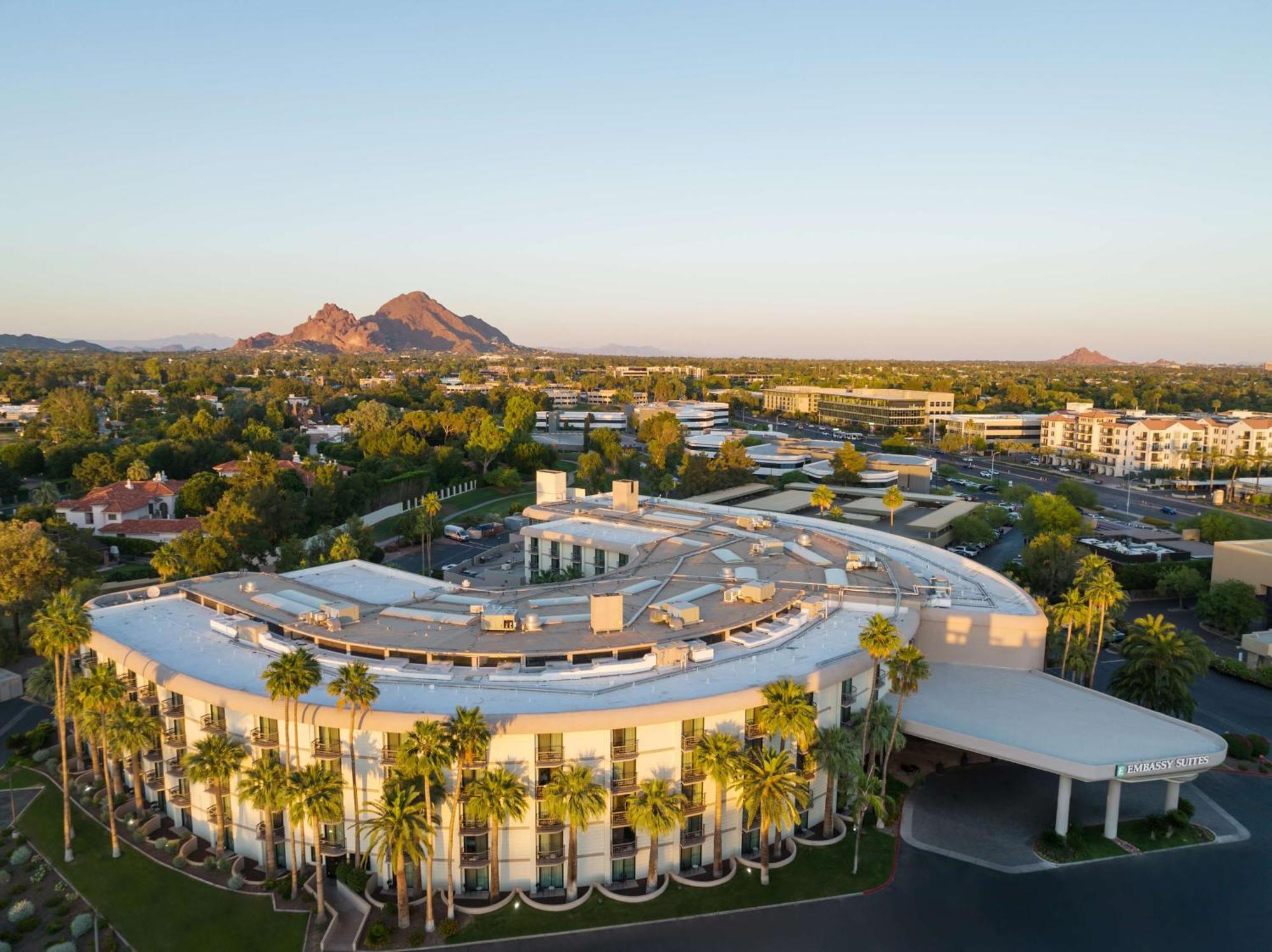 Embassy Suites By Hilton Phoenix Biltmore Exterior foto
