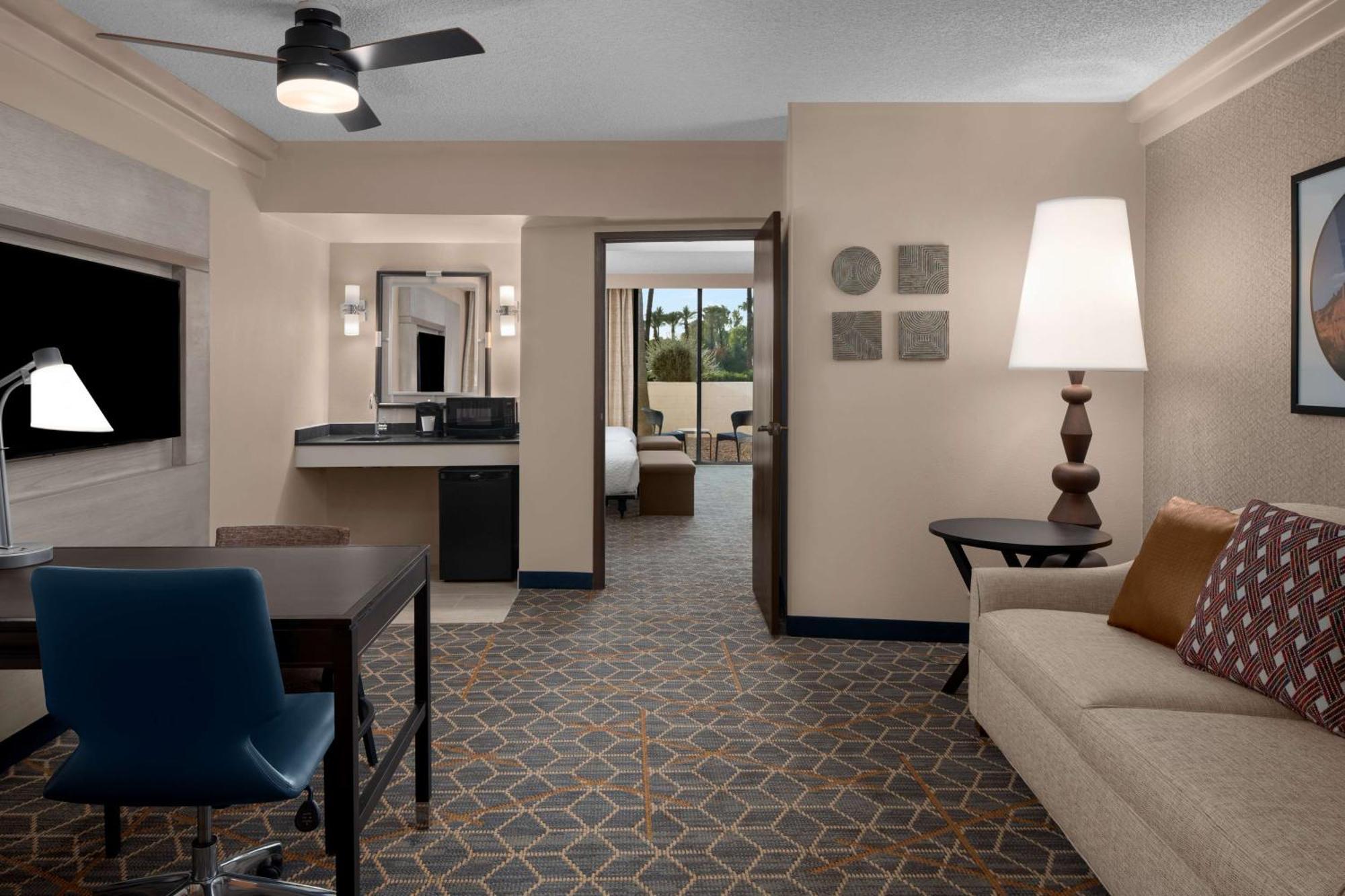Embassy Suites By Hilton Phoenix Biltmore Exterior foto